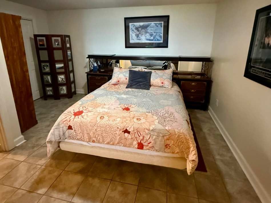 Downstairs queen bedroom